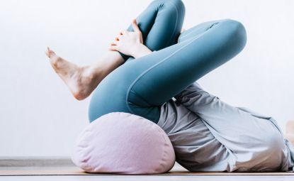 yoga terapia yoga terapia con bolster